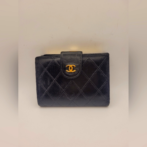 Chanel CC Logo Lambskin Black Wallet - Picture 5 of 5